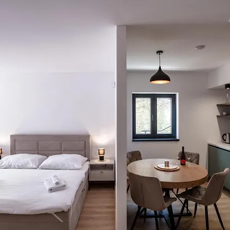 Cherry Apartment *